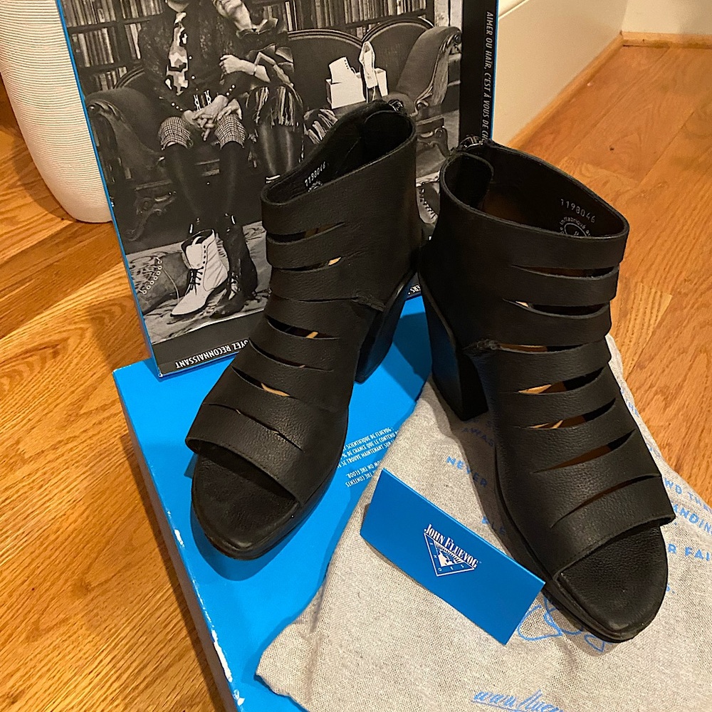 John Fluevog Axe size 8 Black